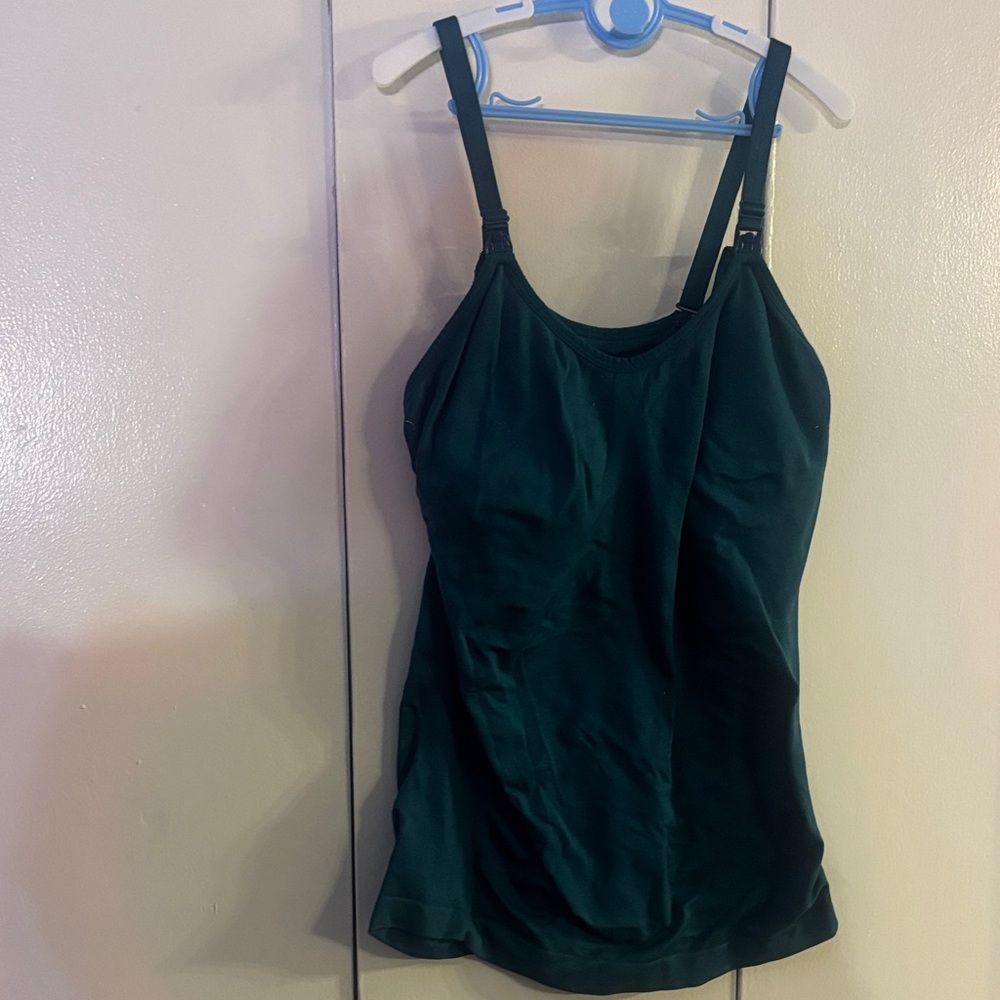 🎄 3/$15 Emerald Green Nursing Tank NWOT